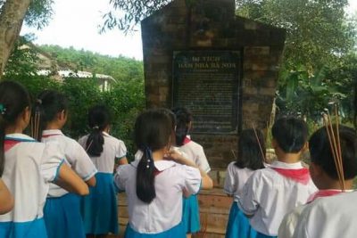 VIẾNG THĂM, CHĂM SÓC DI TÍCH “HẦM NHÀ BÀ NOA” VIẾNG THĂM, CHĂM SÓC DI TÍCH “HẦM NHÀ BÀ NOA”